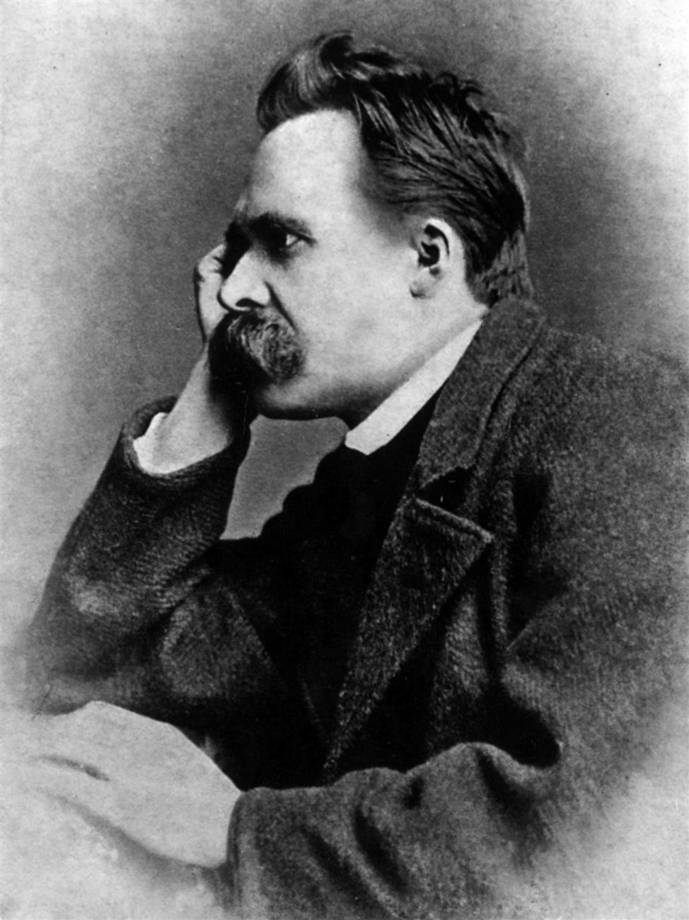 Friedrich Nietzsche en 1882, fotografiado por Gustav Schultze en Naumburgo.