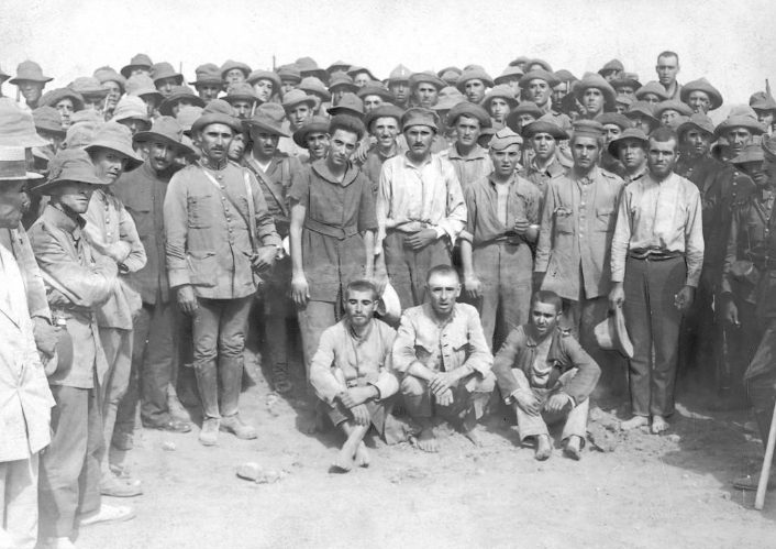Prisioneros españoles tras el desastre de Annual (1921).