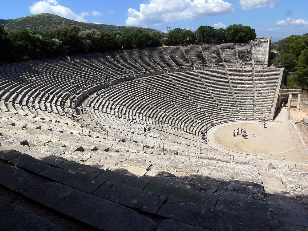 Teatro de Epidauro, Policleto el Joven (según Pausanias)