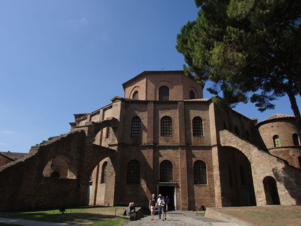 Basílica de San Vital, Anónimo (encargo del obispo Eclesio, financiada por Juliano Argentario)