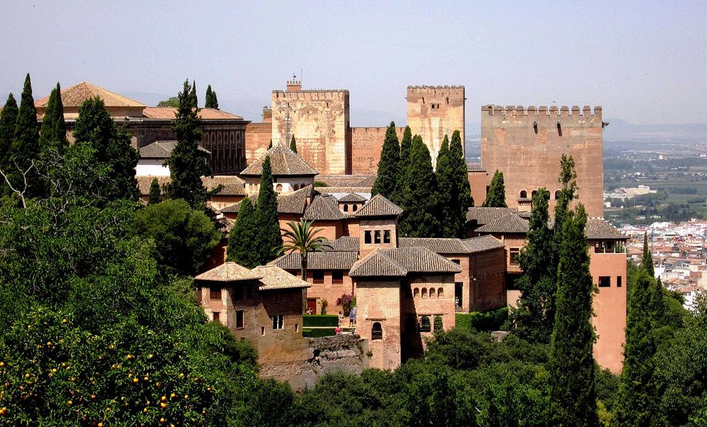 La Alhambra de Granada, Dinastía nazarí (de Muhammad I a Muhammad V, entre otros)