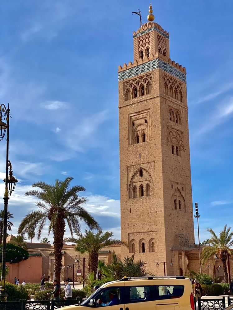 Alminar de la Kutubía, Califas almohades ʿAbd al-Muʾmin y Abu Yaqub Yusuf (promotores)